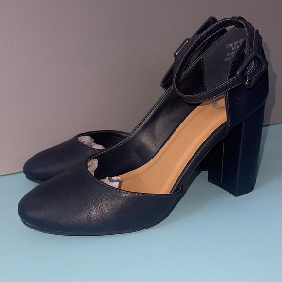 Journee Collection comfort foam Raveen pumps, Navy, Size 8M - Picture 4 of 13